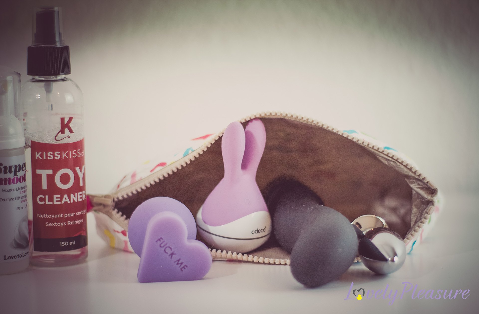 Photo à la une pour l'article Guide - Comment entretenir et nettoyer ses sextoys ?