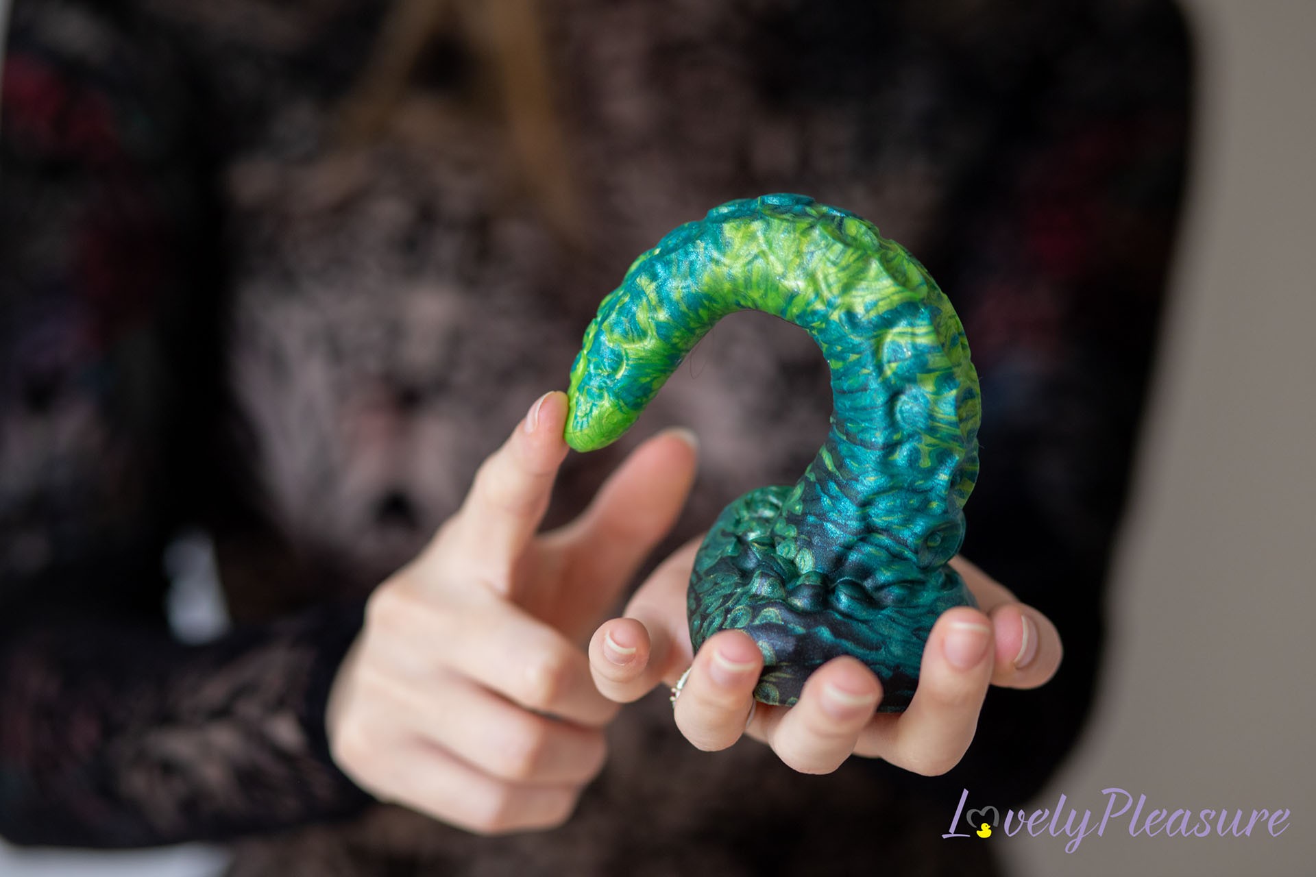 Image à la une du test du gode en forme de tentacule Néa - Fera Daemon