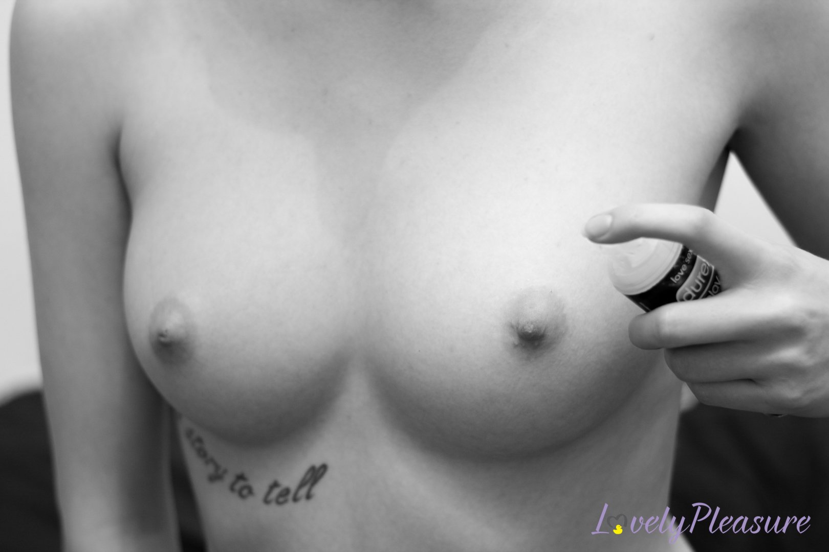 Photo 3 de Miss et du lubrifiant Durex perfect Glide
